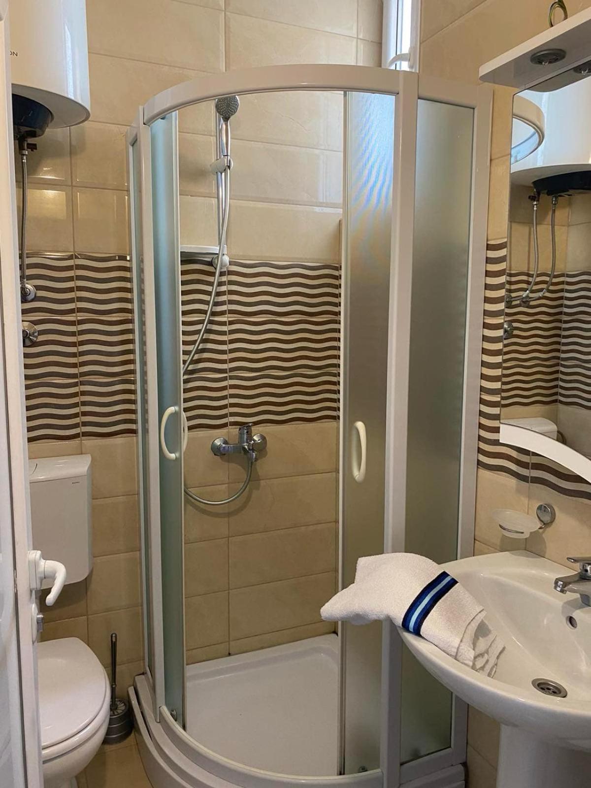 Dragovoja Lux Apartments & Rooms 울친 외부 사진