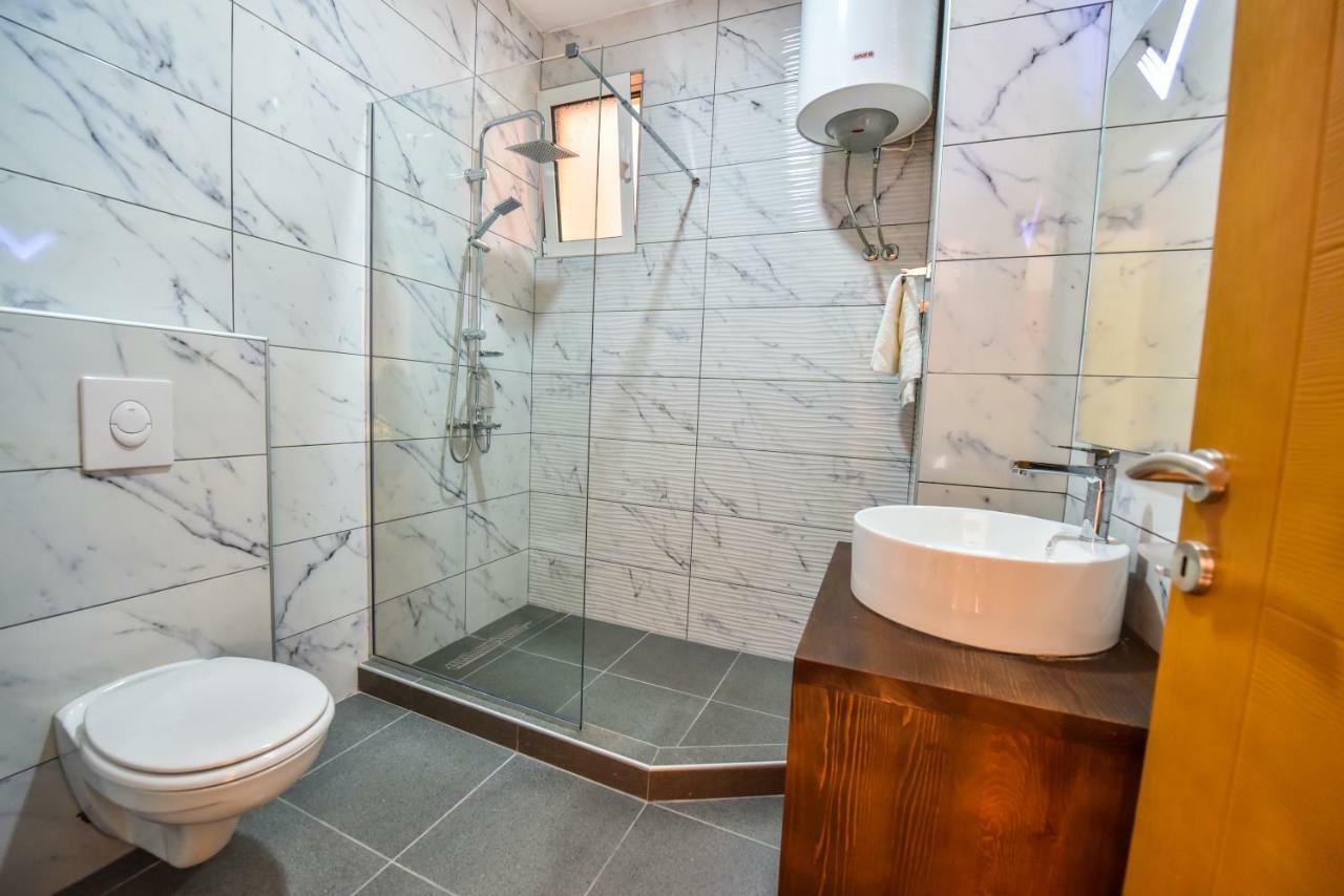 Dragovoja Lux Apartments & Rooms 울친 외부 사진